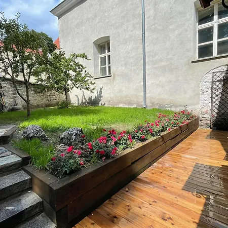Apartment Historic With Private Garden In Old Town *