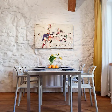 Lägenhet Historic With Private Garden In Old Town Tallinn