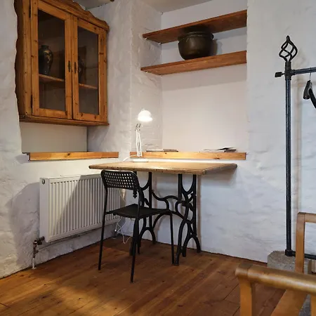 Historic With Private Garden In Old Town