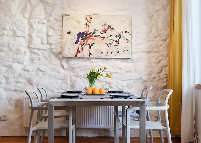 Apartament Historic With Private Garden In Old Town Tallin