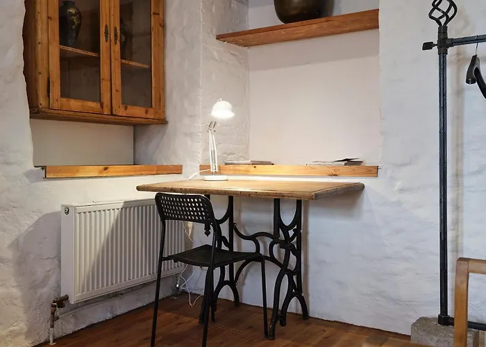 Historic With Private Garden In Old Town