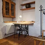 Historic With Private Garden In Old Town