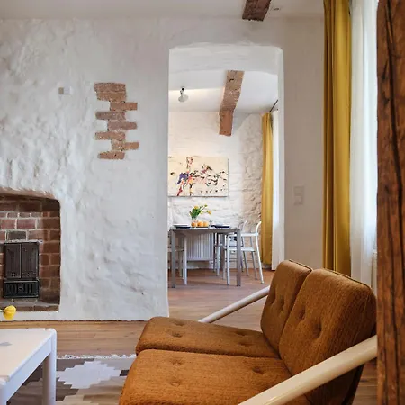 Historic With Private Garden In Old Town Apartamento Tallin